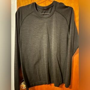 Used men’s Lululemon long sleeve tee